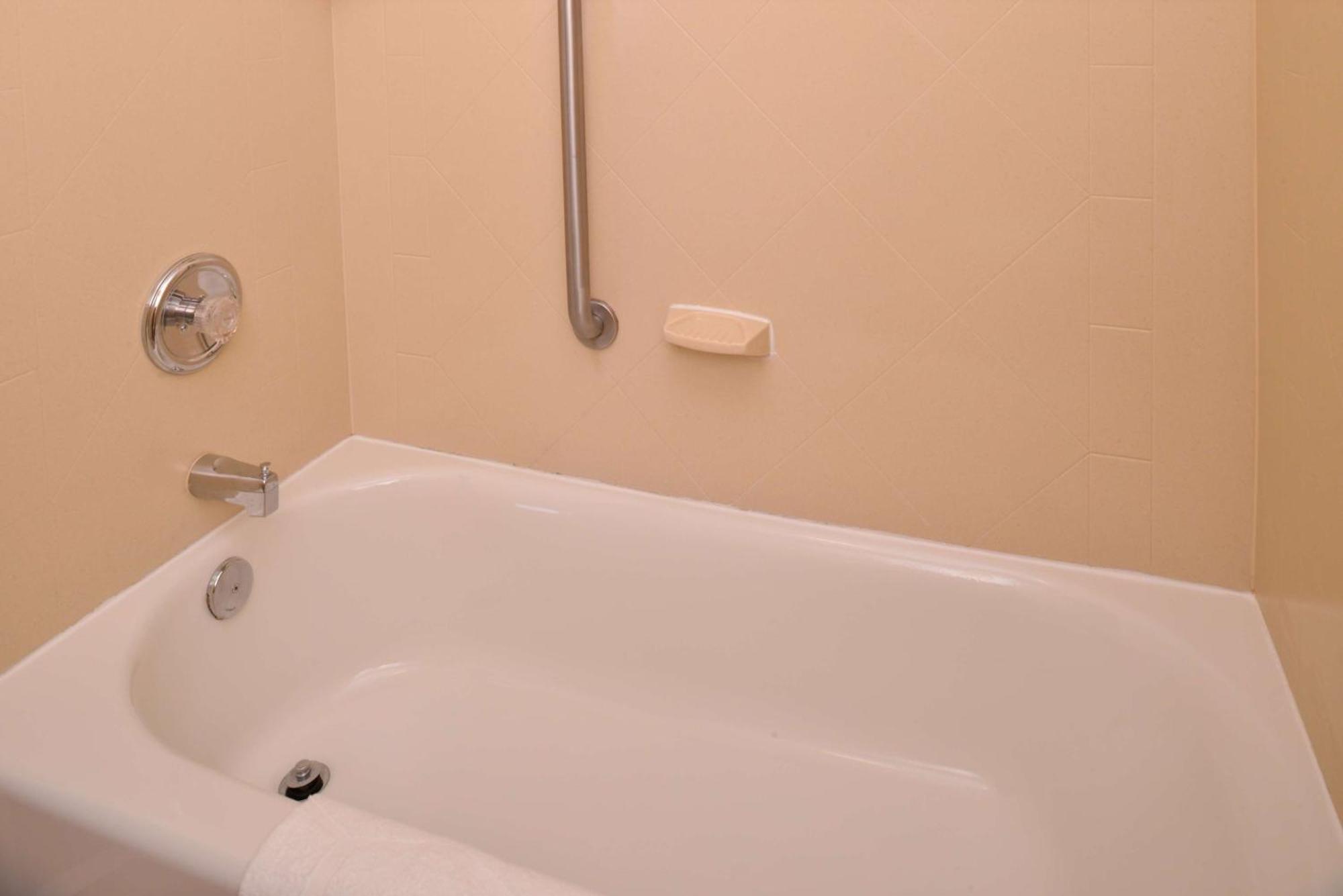 Hampton Inn By Hilton Litchfield Extérieur photo